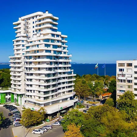 Lazur Flora Burgas Апартамент *
