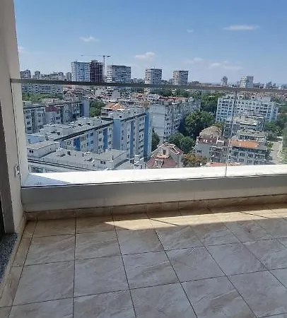 Lazur Flora Burgas Апартамент *